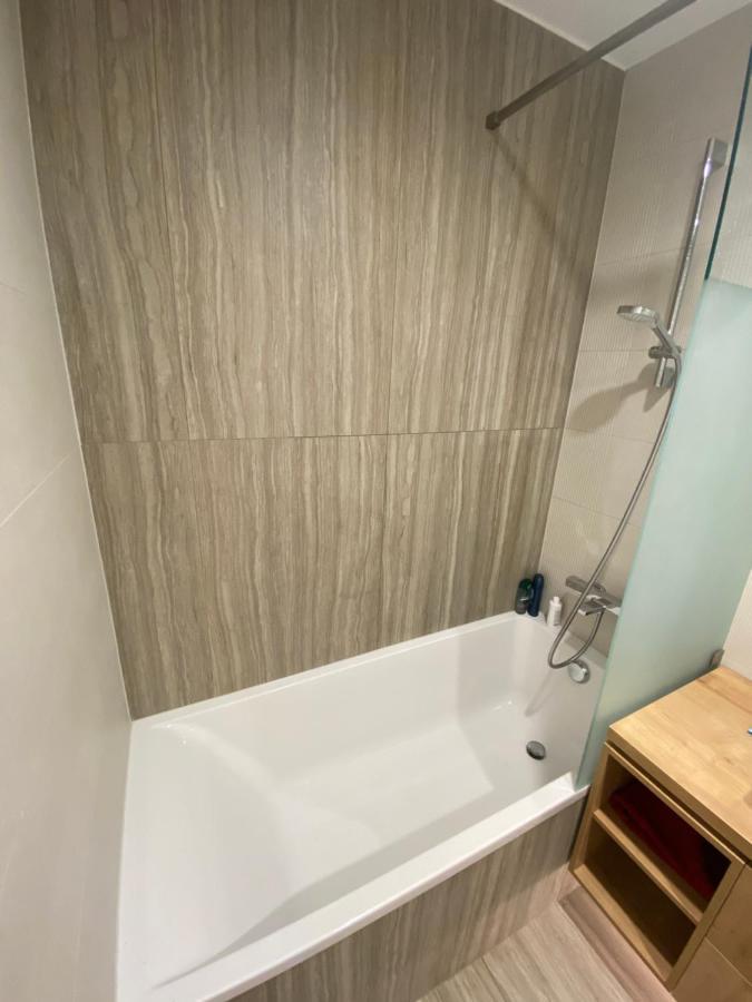 Bonnie-Premium Lelle Waterfront Private Apartment Balatonlelle Ngoại thất bức ảnh