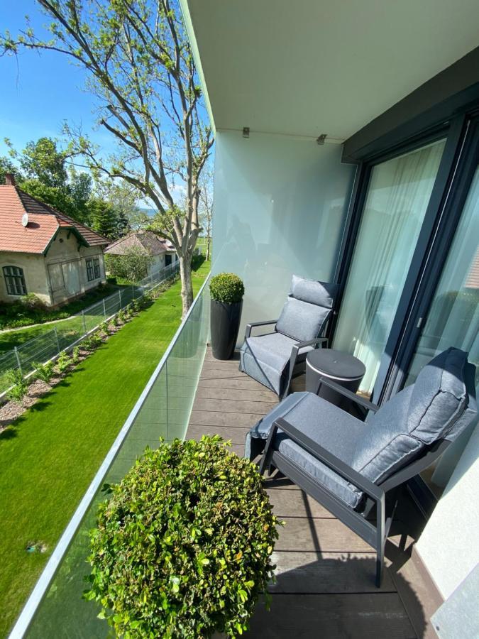 Bonnie-Premium Lelle Waterfront Private Apartment Balatonlelle Ngoại thất bức ảnh