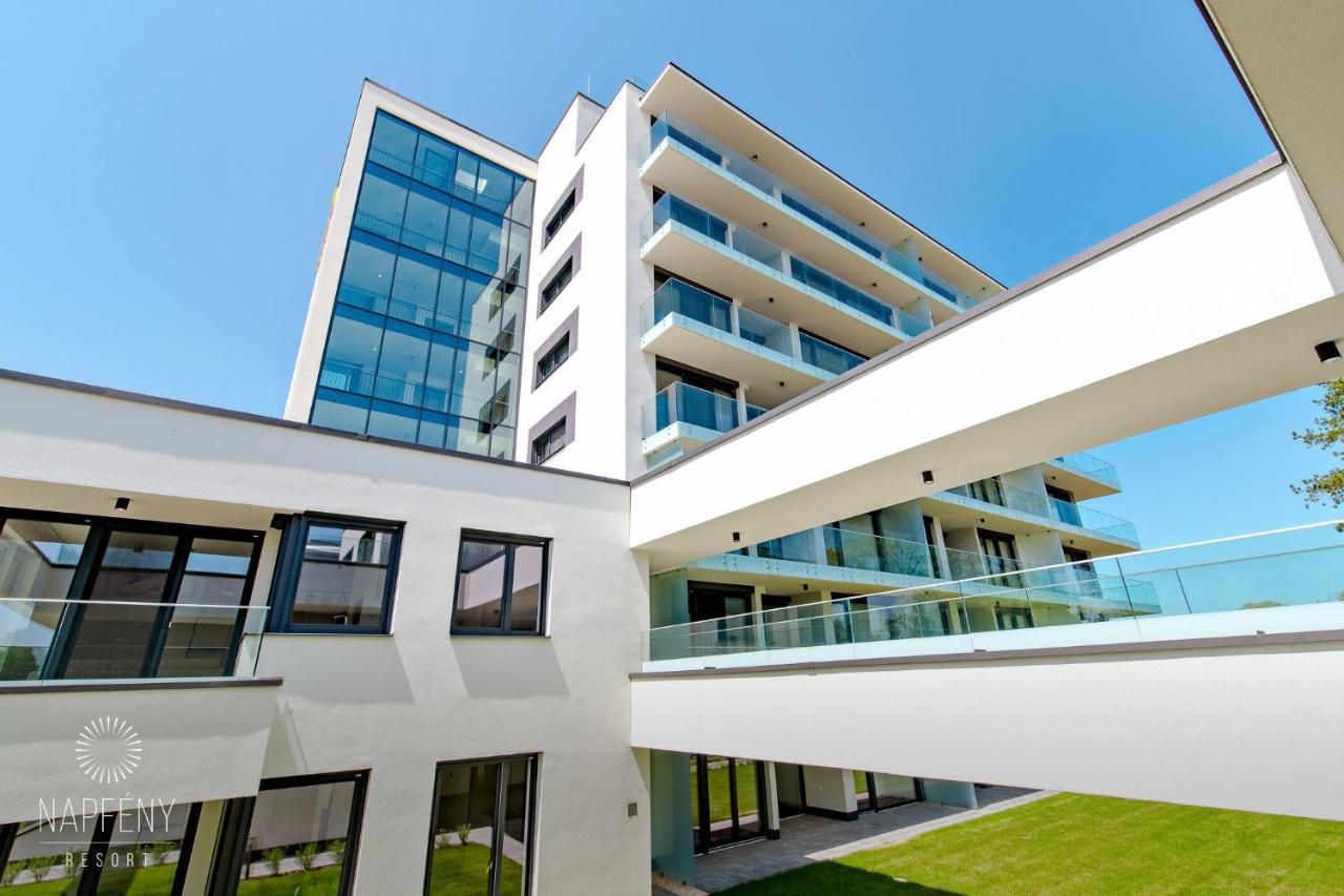 Bonnie-Premium Lelle Waterfront Private Apartment Balatonlelle Ngoại thất bức ảnh